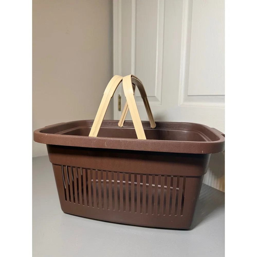 Vintage Rubbermaid 2686 Brown Plastic Shopping Basket Cream Handle 18x12 Utility